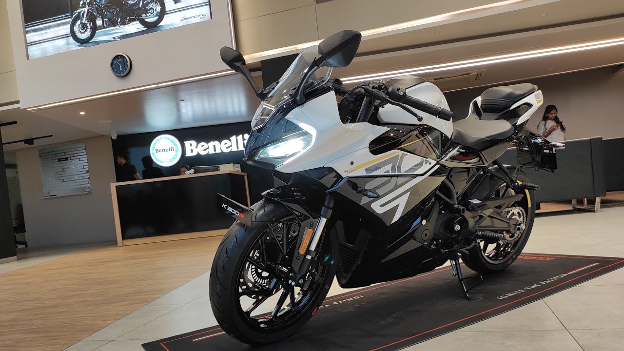 Keeway Motor K300R Glossy White image